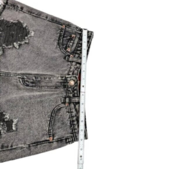 NWT Signature8 | Black Denim Distressed Shorts Size Medium - Picture 9 of 13